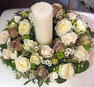 Flower center-table arrangement made of mixed coloured roses
